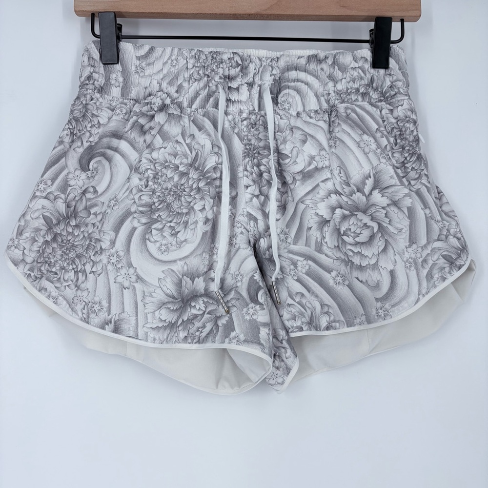 Lululemon White Gray Floral Choose A Side Reversible Shorts
